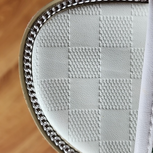 White/ multi color slides - Picture 6 of 11